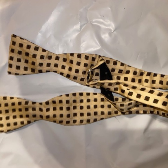 Vintage Lord & Taylor Bow Tie - Picture 1 of 6